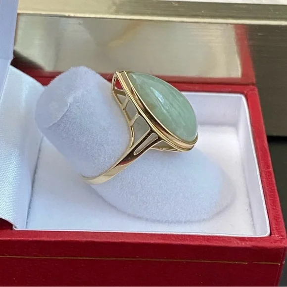 Timeless Green and Gold Jade Ring - Picture 3 of 7